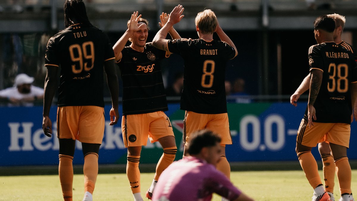 Julian Brandt's first goal as an Ajax player! 🔓