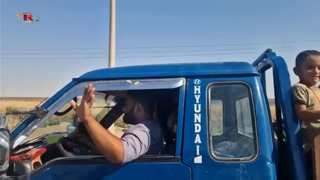 🛑İşte kazanım budur: Kürtler Serêkaniyê'ye geri dönüyor Özerk Yönetim ve SDG'nin Şam ile müzakereleri sonucunda anlaşılan geri dönüşler devam ediyor. Efrin'den sonra Serêkaniyê'ye dönüşler başladı. 410 aile yola çıktı.