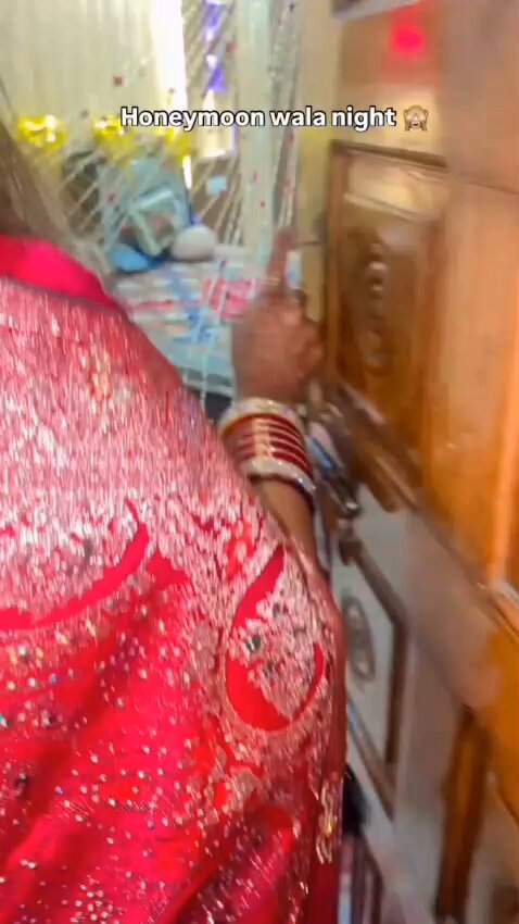 किसी वर्जिन (नई-नवेली दुल्हन) के साथ से'क्स करने के नियम 1. पहले अपनी उंगलियों का इस्तेमाल करें...