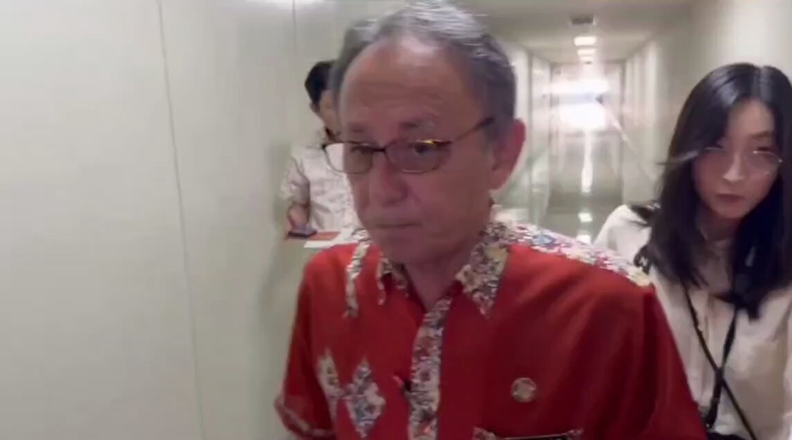 支援者の一部に極左暴力集団がいると言われている件について 玉城デニー「事実無根ですから」 記者「全部が事実無根ということですね？」 玉城「いや全部ではなくて」 歯切れ悪すぎだろwwwww