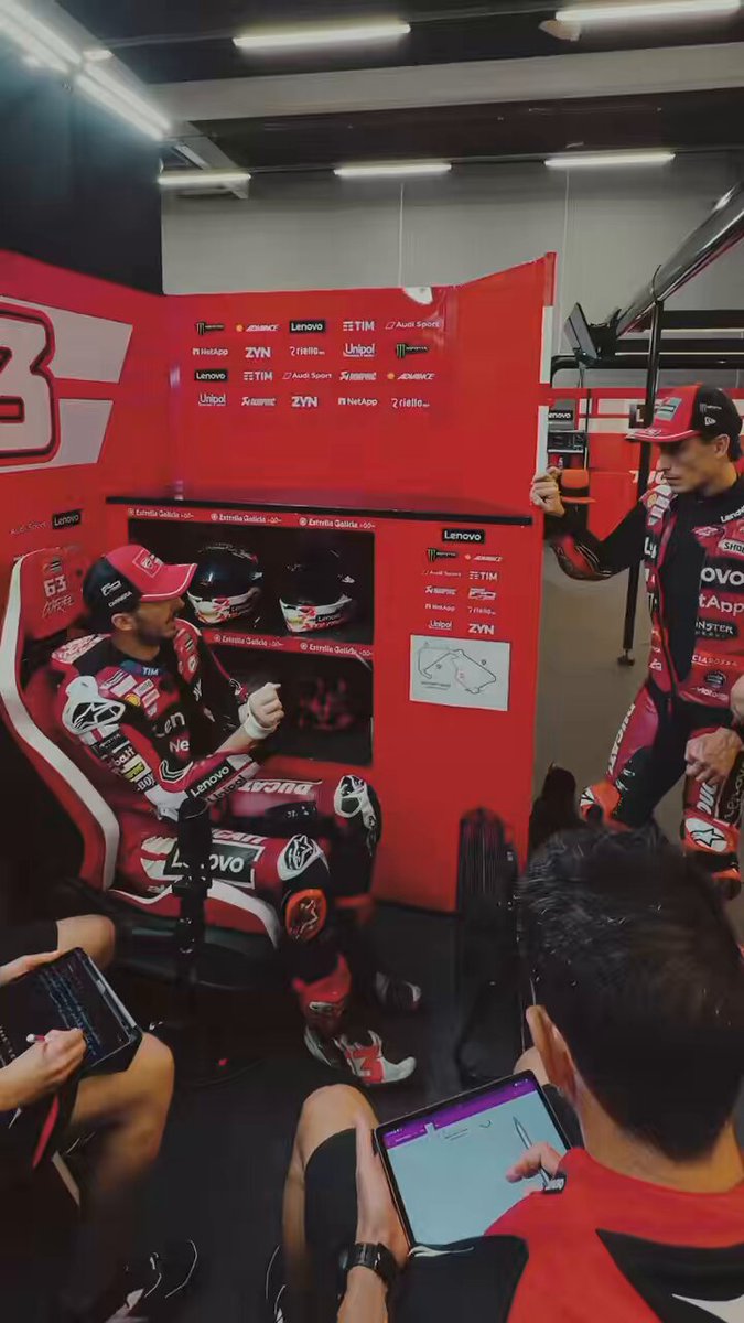 Team work. Synergy. Trust. ❤️💪 #ForzaDucati #DucatiLenovoTeam