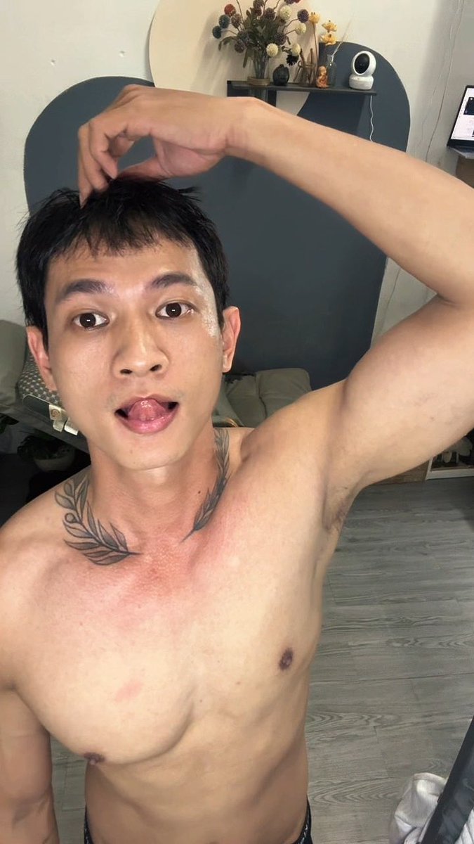 Tắm chung hông