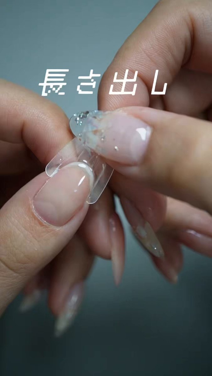 このチップ使ったことある？ サンドイッチだと絶対むにゅってなって皮膚つきそうだから下だけ使ってる。 フルチップで長さ出しするより私は好きなんだよね。 フルチップだとサイズもカーブも合わなくてやなのだ。 使ったチップは↓