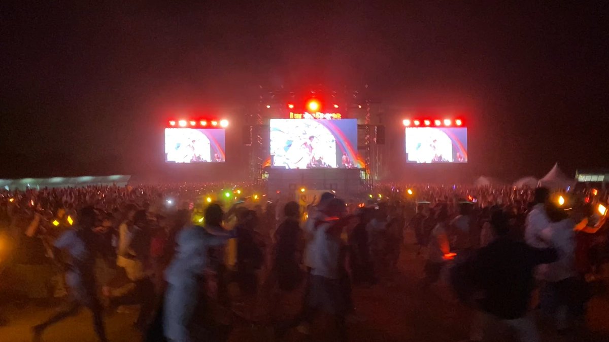 LuckyFes 3日目大トリのFLOW、『GO!!!』でとんでもなくデカいサークル出来てて凄かった #LuckyFes