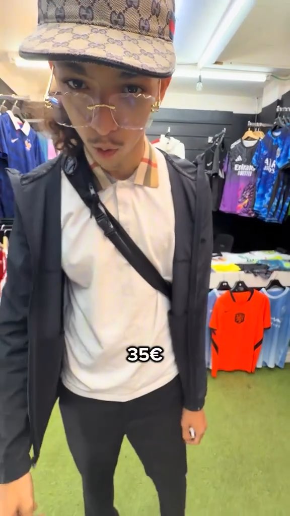 Comment se porte le petit commerce à Bruxelles sous Philippe Close ? Ce marchand de la galerie Agora tenait à présenter sa boutique aux internautes. Suivez le guide !