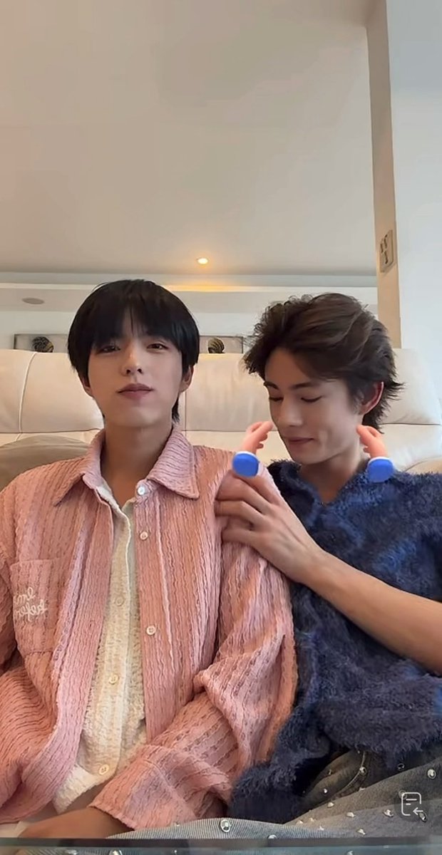 🐶: แข็งแรงขึ้นแล้วนะ หลี่ซูหยวน 🐷: ก็พอได้ 🐷: อ้วนขึ้นแล้ว ~~หนูกินอร่อยเกินไป555~~ #ollie #shuyuan #tianyuan