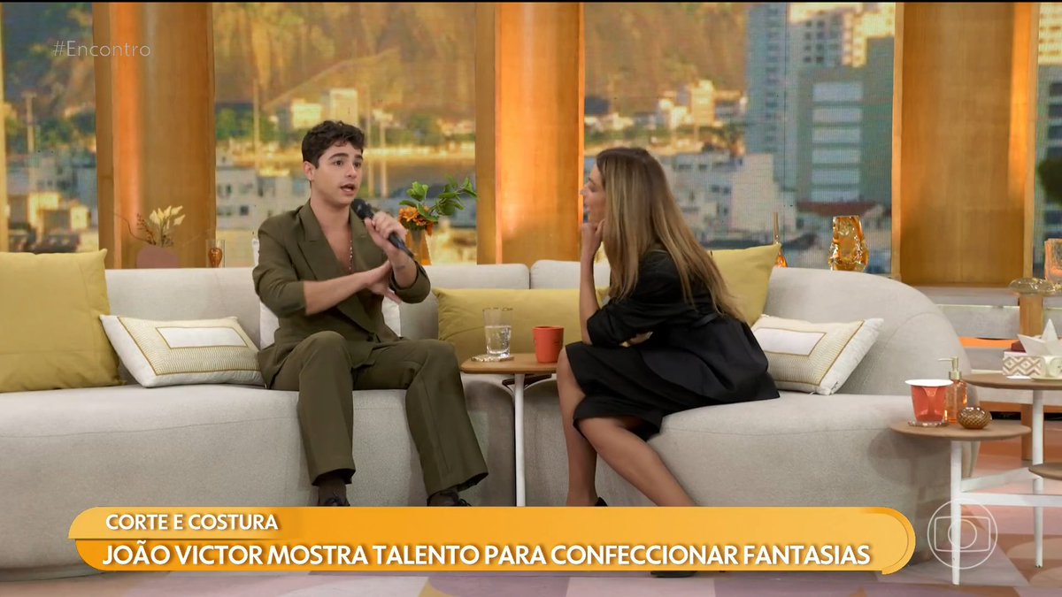 João Victor Gonçalves compartilhou com a gente seu talento pra confeccionar fantasias e sua paixão pela moda 🫶 #Encontro #TVGlobo