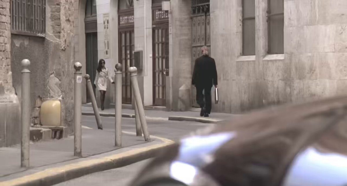 a selena gomez em 2010 gravando videoclipe na europa mas sim, claro que tudo começou com influência do canadense filhote do pdiddy