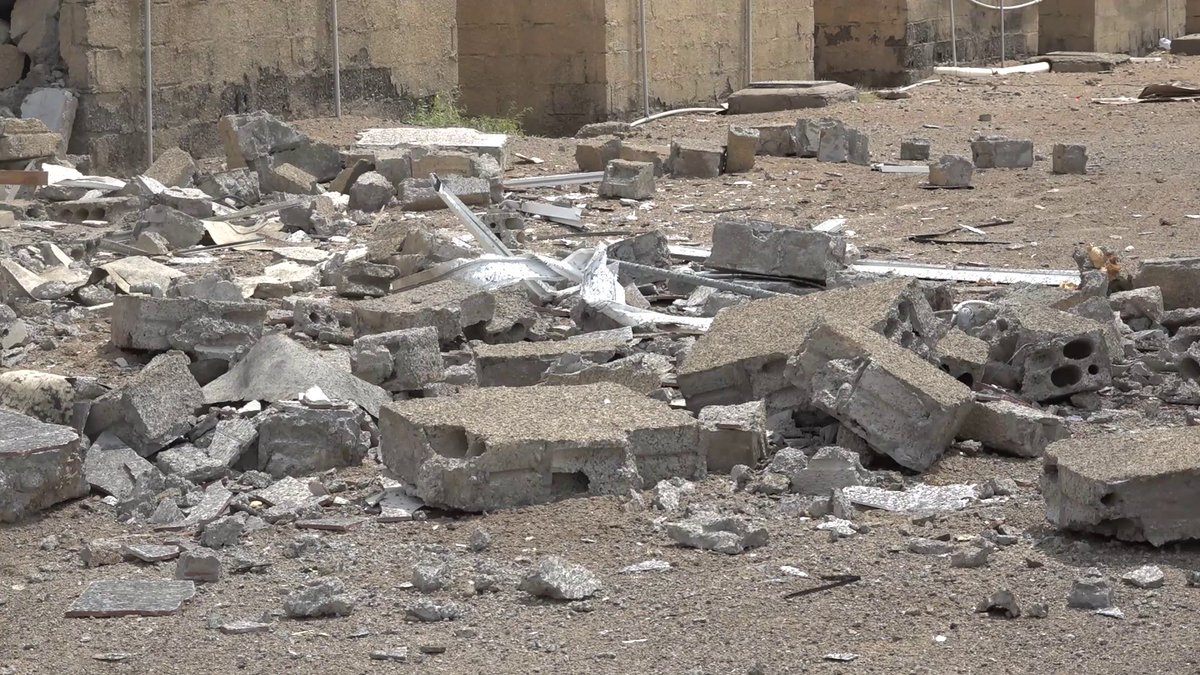 مشاهد من استهداف ميليشيات الحوثي لميناء المخا في اليمن