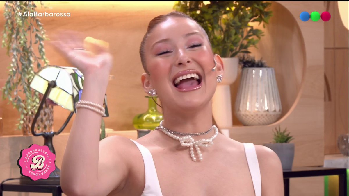 ¡Nos visita la amada Campanita! 🔔 Tras su paso por #GranHermano, analiza la competencia en la recta final Mirá #ALaBarbarossa en Telefe 📺