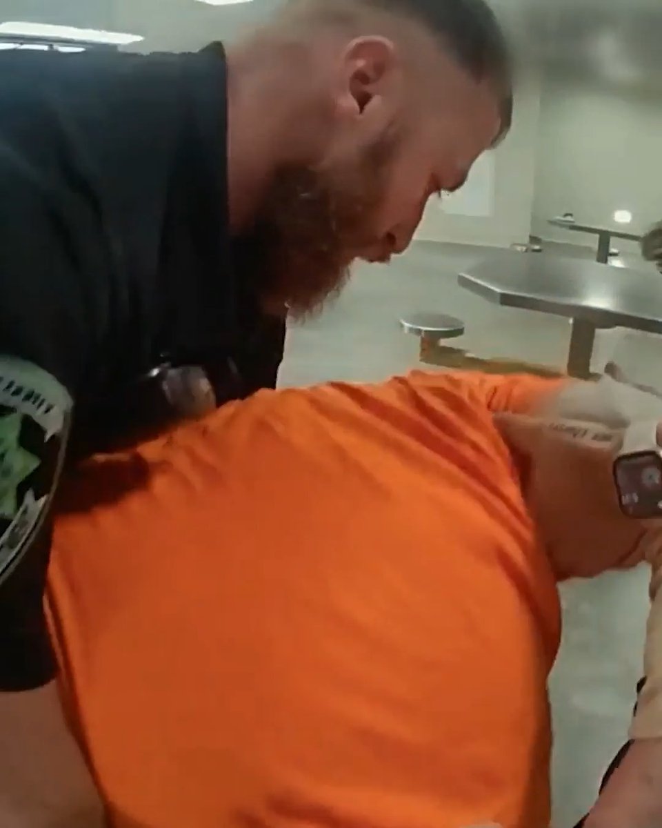 Nightly rounds quickly escalate when an inmate found in the wrong cell refuses to comply. Catch this moment on #120HoursBehindBars tonight at 9P on Discovery.