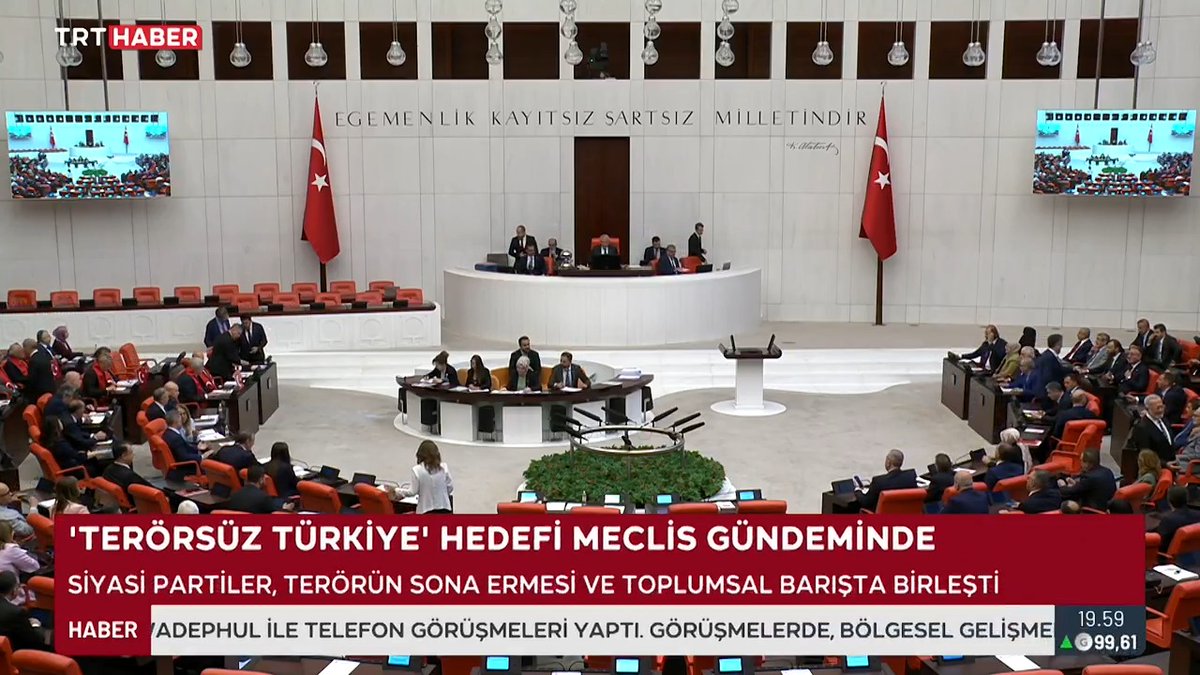 Terörsüz Türkiye için Meclis'te tarihi uzlaşı. 12 maddelik yasa teklifine muhalefetin çoğunluğundan güçlü destek geldi. AK Parti ve MHP'nin hazırladığı teklife; DEM Parti, Yeni Parti, CHP ve Yeni Yol grubu 'evet' oyu vereceklerini açıkladı.