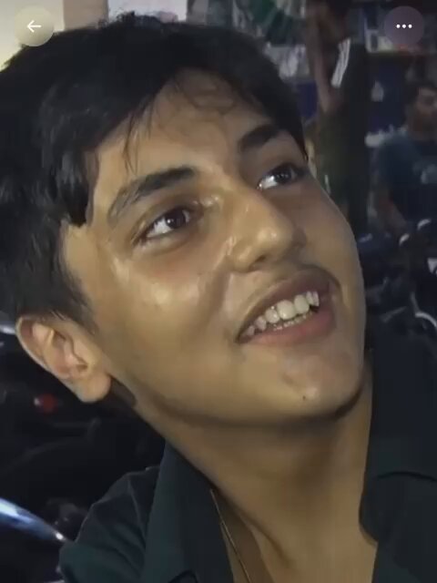 جن بچوں نے عمران خان کو ٹھیک طرح سے دیکھا بھی نہیں وہ بھی کہتے ہیں یہ دوڑا نہیں ، اس نے کمپرومائز نہیں کیا۔ بے غیرت جرنیلا ! یوتھیوں نے تمہاری جڑوں میں پیشاب کیا ہے تم نے ایک دن سوکھنا ہے۔