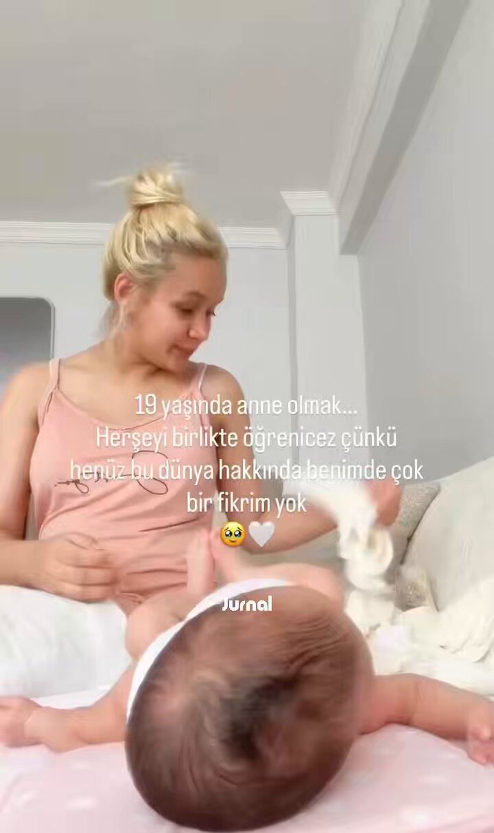 19 yaşında anne olan bir kadın, bebeğiyle birlikte paylaşım yaptı. "Her şeyi birlikte öğreneceğiz çünkü henüz bu dünya hakkında benim de çok bir fikrim yok."