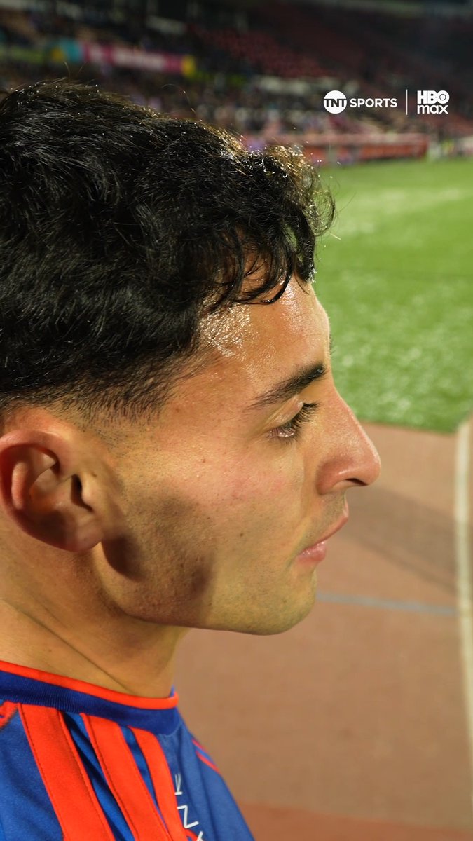 🚨👀⚽ "Ven a ver la foto. 100% está adentro" ¿Entró el remate de cabeza de Eduardo Vargas? Esa fue la gran incógnita del partido de #LaU ante Palestino. Para Javier Altamirano no había duda y dejó ese mensaje en la mitad de compromiso. ¡Disfruta la #LigaDePrimeraMercadoLibre 2026! Suscríbete a #TNTSportsenHBOMax 📲