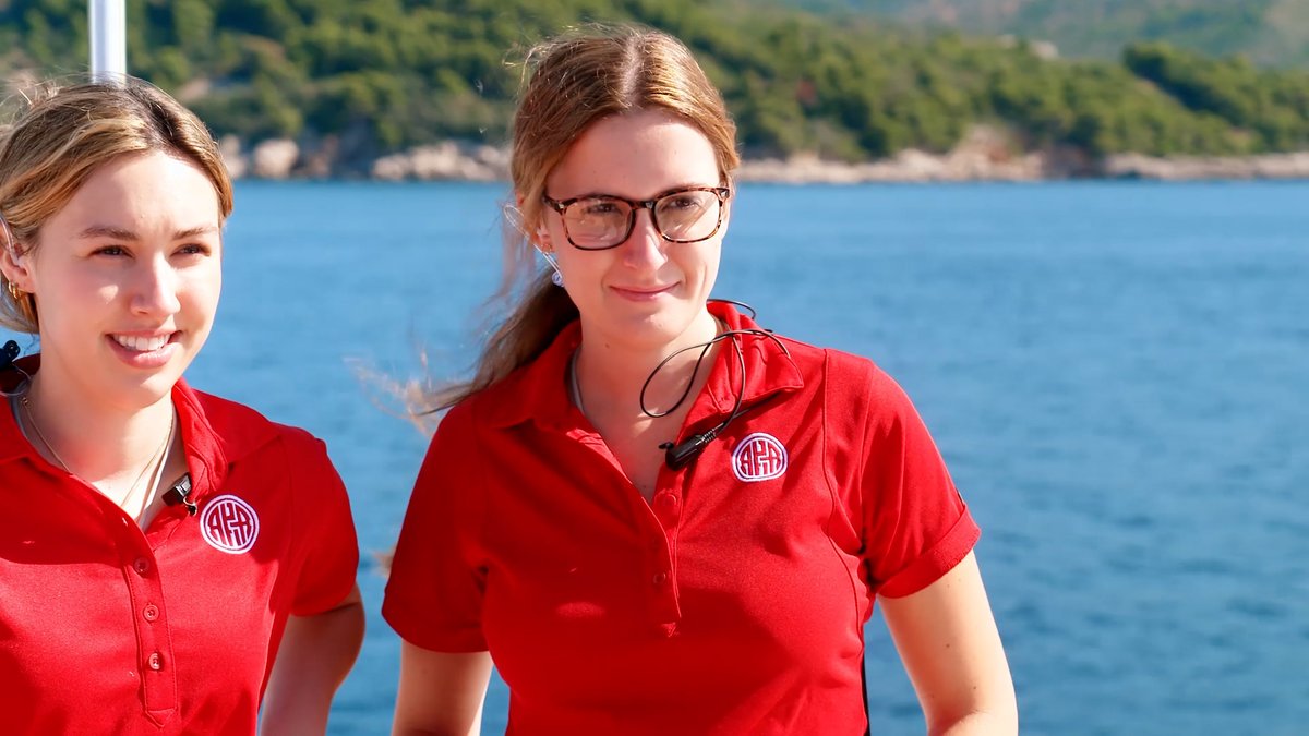 Literally ALL hands are on deck 👀 Don't miss tonight's intense new episode of #BelowDeckMed!