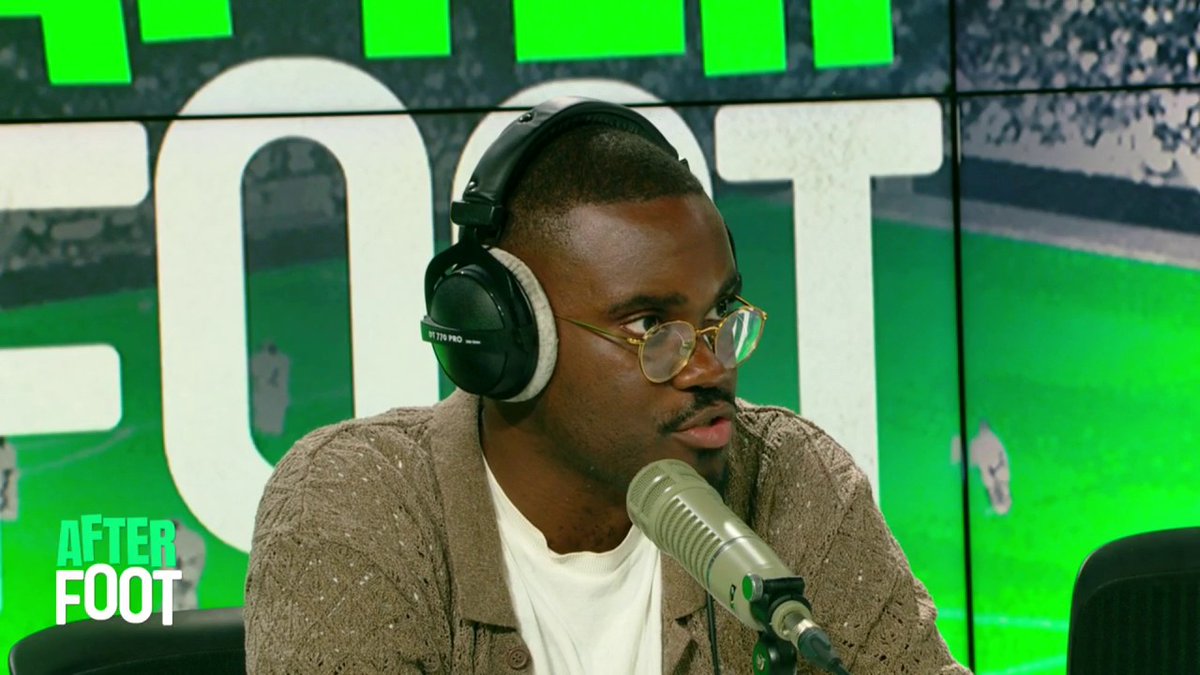 🎙️ Stéphane Gilli, entraineur d'Angers, est en direct dans l'After : "Ça va vite. Un joueur que l'on cible peut-être là le lendemain. Il y a moins de monde, c'est très familial. Je suis très content de mon choix d'avoir rejoint Angers."
