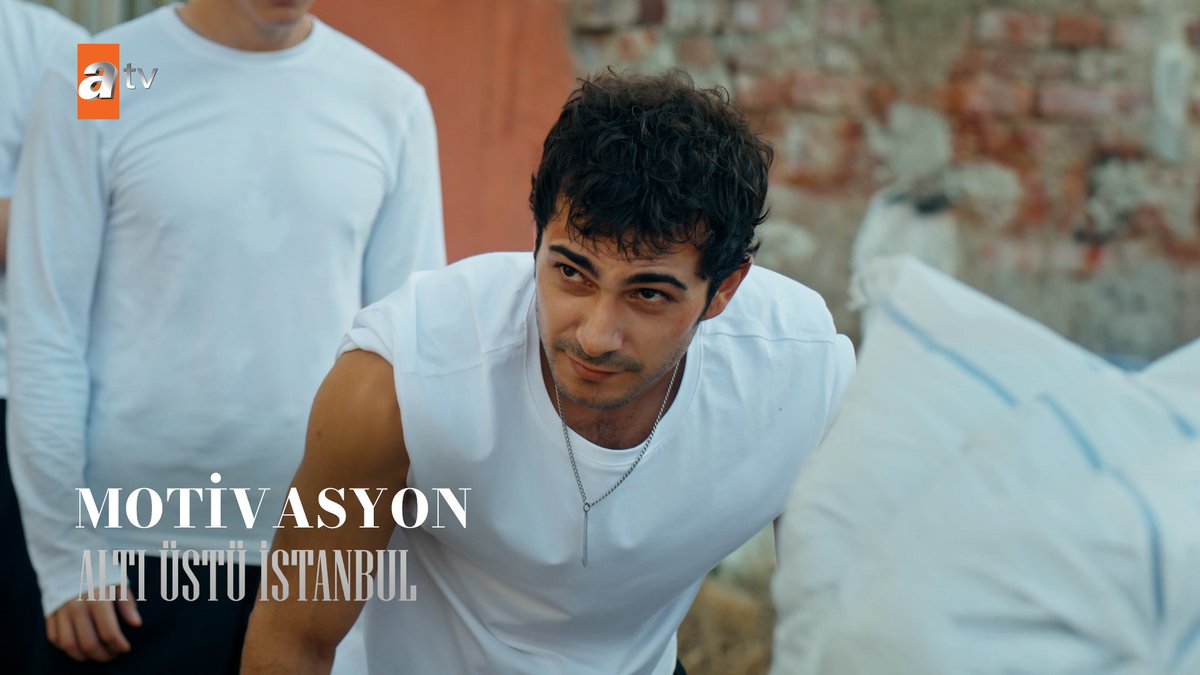 Hadi buyur aslan atılır paslar Hafif bu bana ağırını pasla Yaş günümde bile yok yaş pasta Kaslan ya da sen hep ol hasta #AltıÜstüİstanbul atv