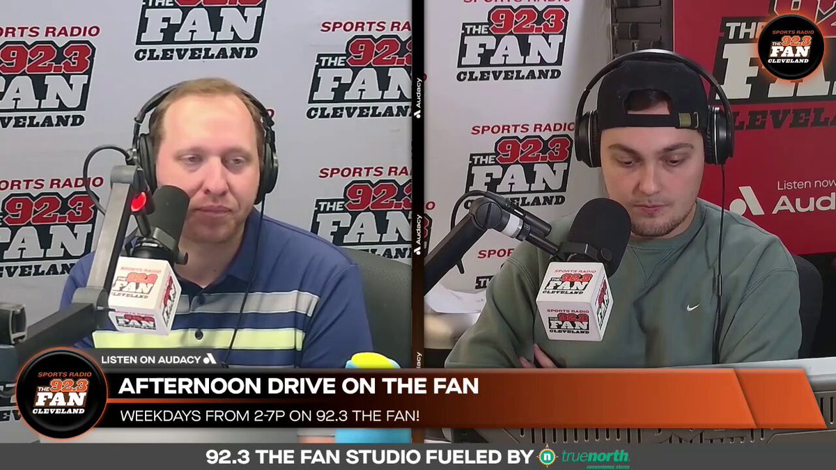 "I thought he was sharp. He really throws the ball well in between the hashes. I'm also seeing tremendous improvement in his footwork. Now, he's had a number of days that he's struggled with the operation. He has to improve that." 📞 Lance Reisland (Coach Riz) w/ Jonathan Peterlin and Nick Pedone on how Shedeur Sanders looked on Day 11 of #Browns training camp 🏈