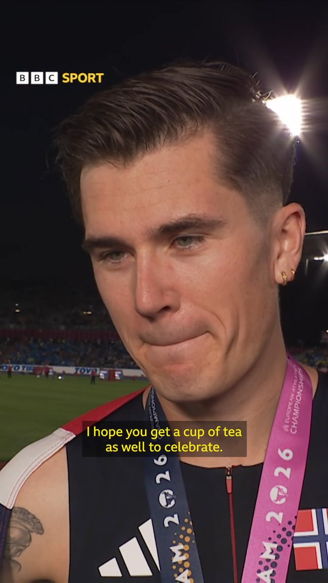 Jakob Ingebrigtsen knew exactly how he wanted to celebrate his win ☕️ After almost a year out through injury, he returned to win gold in the men's 5,000m! 🥇