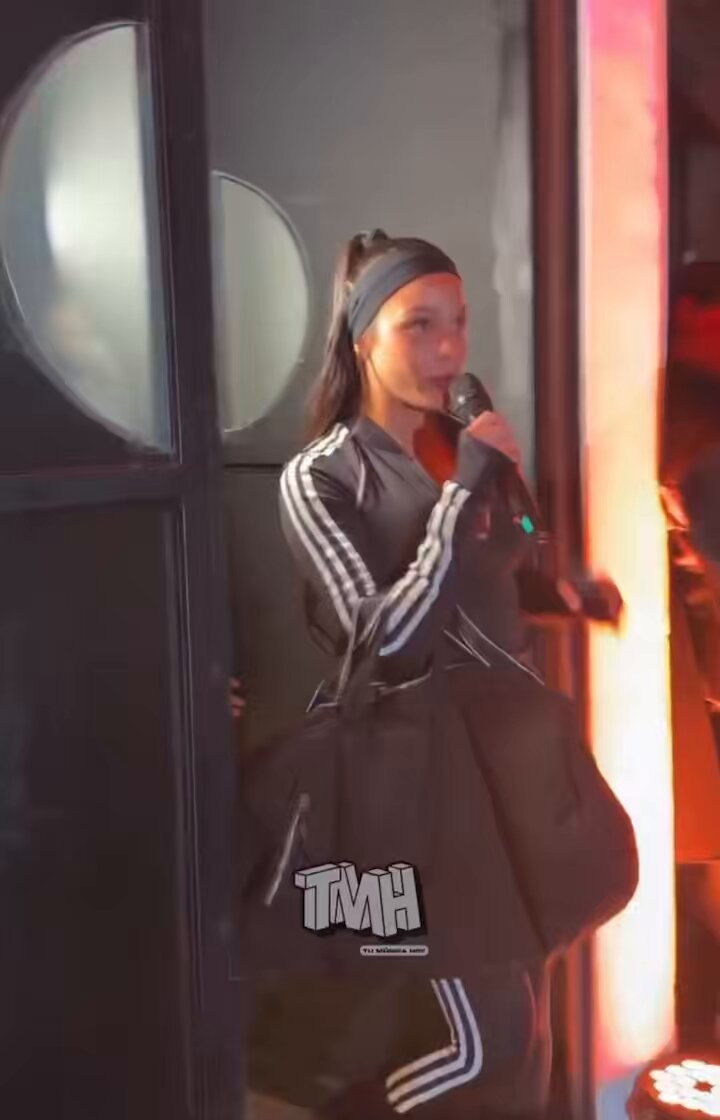 la chica de negro JQJQJAJAJS fácilmente sería yo