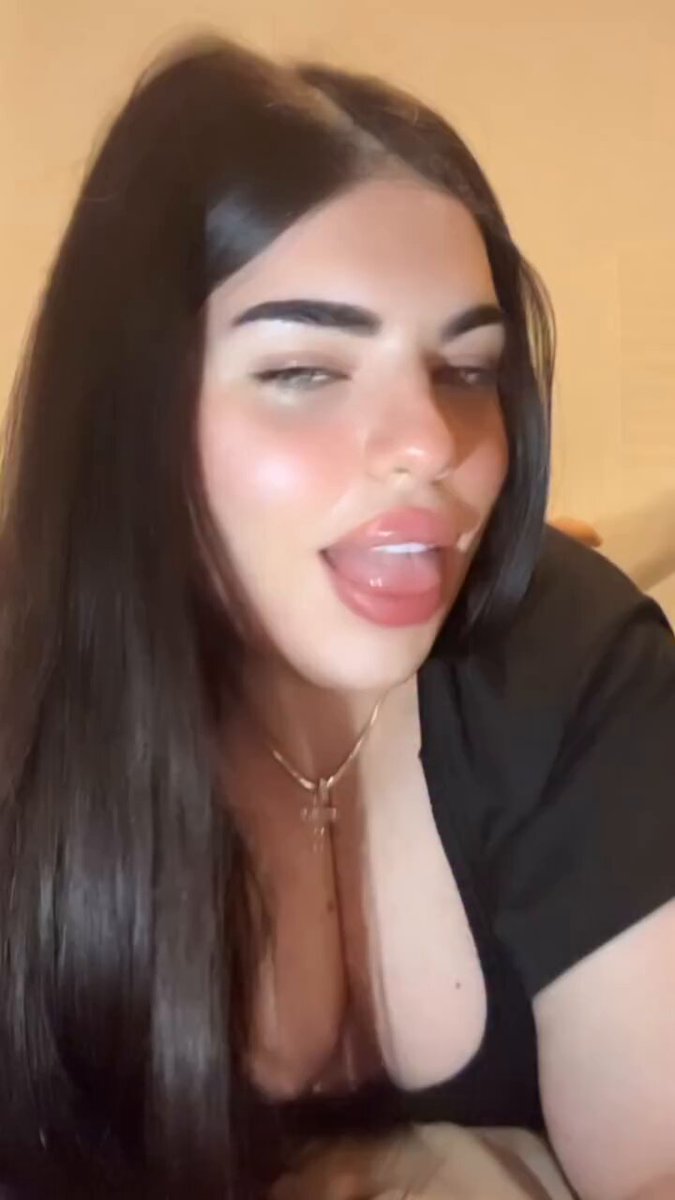 بحب الرجل الي بيخطفني والعنيف كمان ❤️‍🔥🍒
