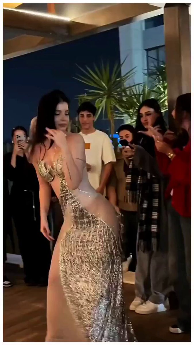 حتى البنت انصدمت ! اي جنسيه ذولا ؟