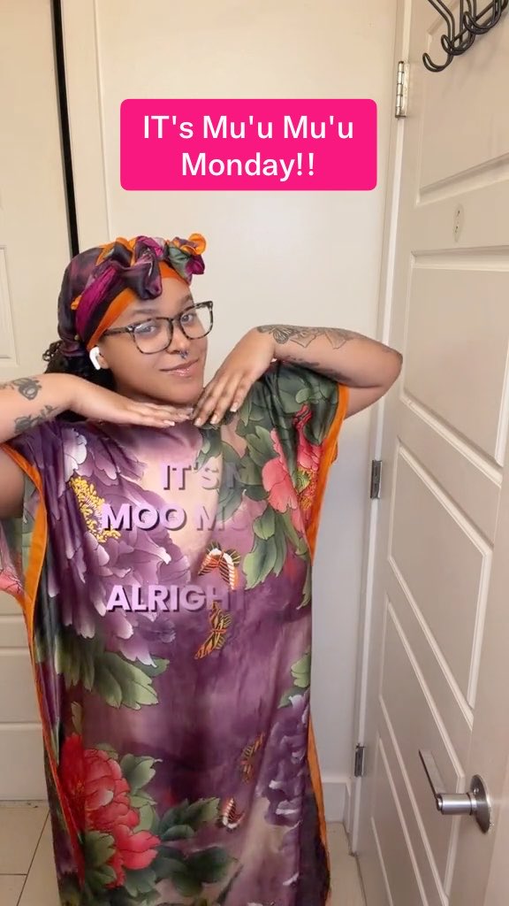 IT’s MU’U MU’U MONDAY!! Your favorite day!! Check my comments ; )