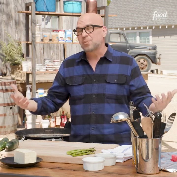 FACT: Aluminum foil is your best friend when grilling 💯 Here michael symon turns it into a little pouch to gently cook fish and keep it super moist!
