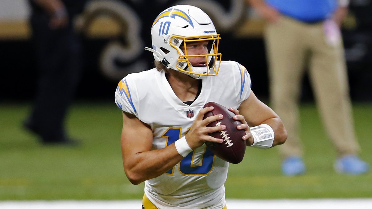 Rookie Justin Herbert in his Monday Night Football debut: 🏈 27.4 FPTS 🏈 264 pass yds 🏈 4 TD - 0 INT