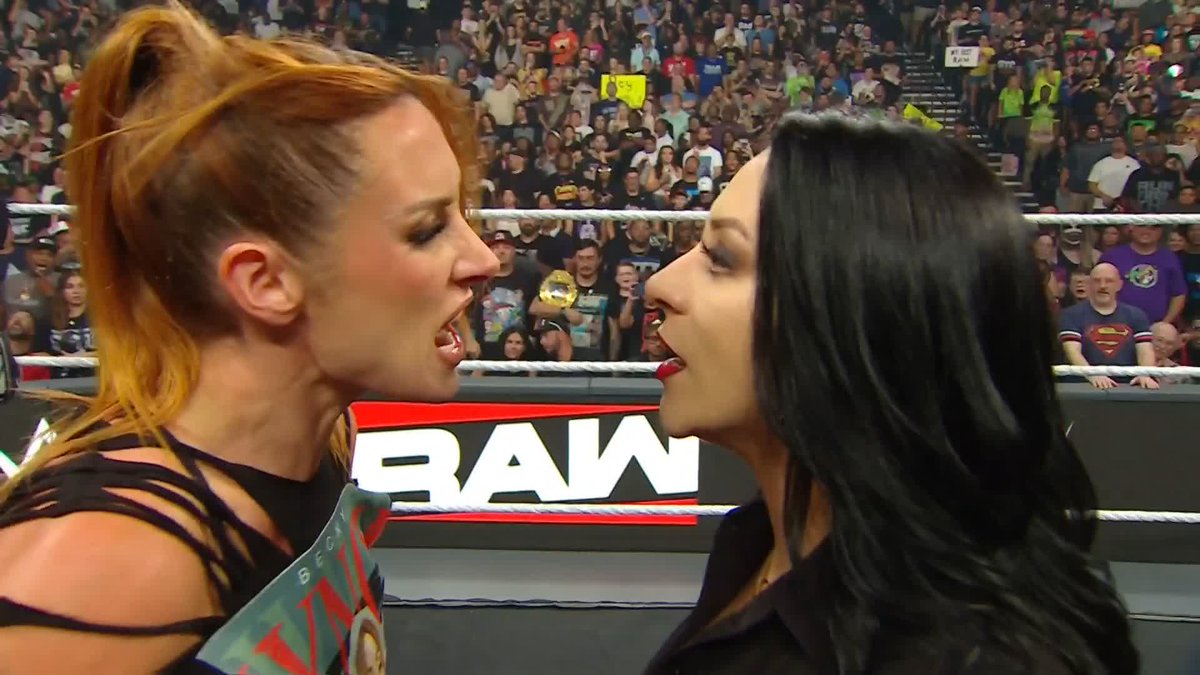 Tensions are BOILING OVER between Rebecca Quin, Stephanie Vaquer and LIV Morgan 😲