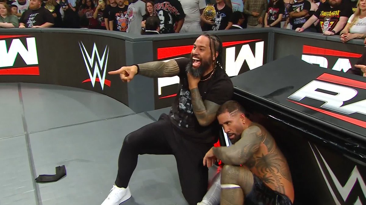 Jey Uso now gets to deliver Solo Sikoa to Roman Reigns NEXT WEEK 😨