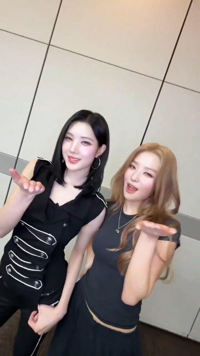 SEULGI SURFIN' BOY CHALLENGE WITH H2H JUUN