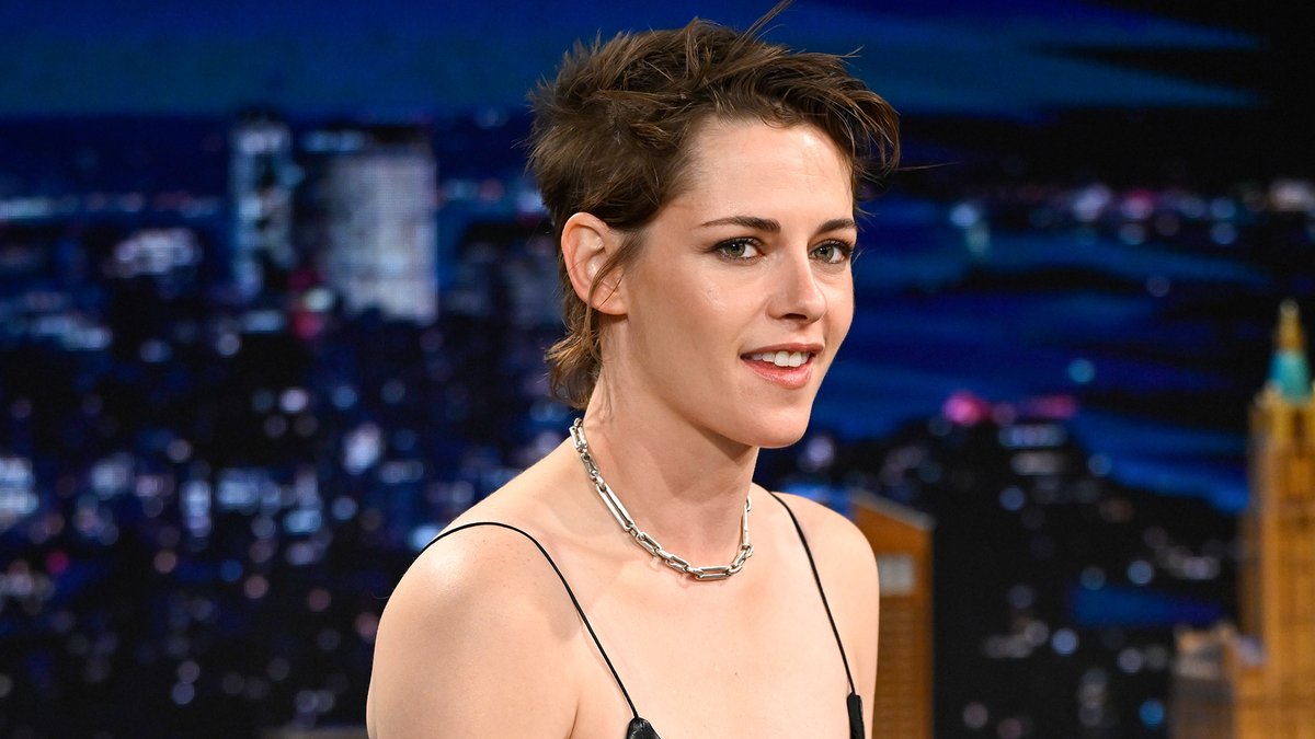 Kristen Stewart bought a 100-year-old movie theater! #FallonTonight