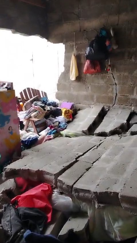 El ultimo mensaje de que alcance a recibir hace 24 horas, es un video de como quedo la casa de mi madre en Quibdó y saber que estaban con vida, pero Hace 24 horas que no se nada de ella, Ni de mis hermanas, Ni de mis sobrinos… #SismoQuibdo #terremotoChocó 💔💔