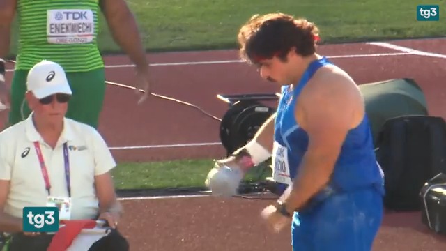 Solo Io trovo incredibile che questo atleta, pure molto bravo, vesta la maglia dell'Italia senza parlare una sola parola di italiano?