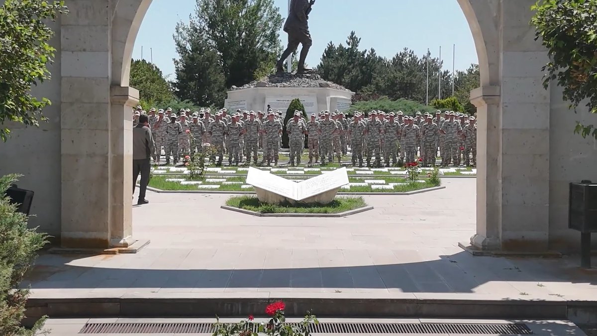 Milli Savunma Üniversitesi Hava Harp Okulu 1'inci Filo öğrencilerinin, Türk İstiklal Harbi'nin gerçekleştiği bölgeleri yerinde incelemelerini sağlamak ve tarih bilinçlerini güçlendirmek amacıyla Afyonkarahisar-Kocatepe'ye Harp Tarihi İnceleme Gezisi düzenlendi.