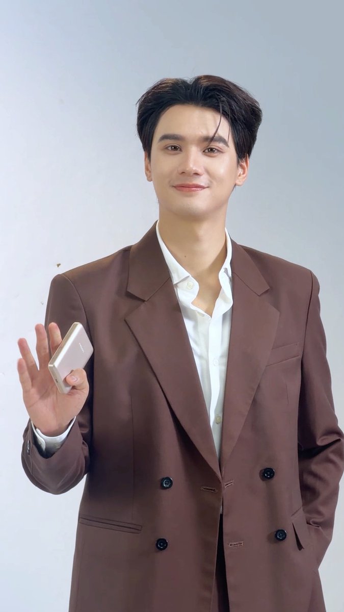 เบื้องหลังความปัง…ไม่ได้มาเล่นๆ 😎⚡ Powerbank SleekVolt กว่าจะได้แต่ละช็อต “เก่งจัดเต็มทุกมุม!” ทั้งแสง มุม เทคเดียวผ่านคือไม่มีจริง 📸 แต่ผลลัพธ์คือสวย เท่ และใช้งานจริงแบบเต็มพลัง 🔋 ดูเบื้องหลังคลิปนี้ แล้วจะรู้ว่า SleekVolt ไม่ได้มีดีแค่ชาร์จไว 😉 #PISEN #SleekVolt #Powerbank #BehindTheScene #เก่งน้ำปิง #เก่งหฤษฎ์
