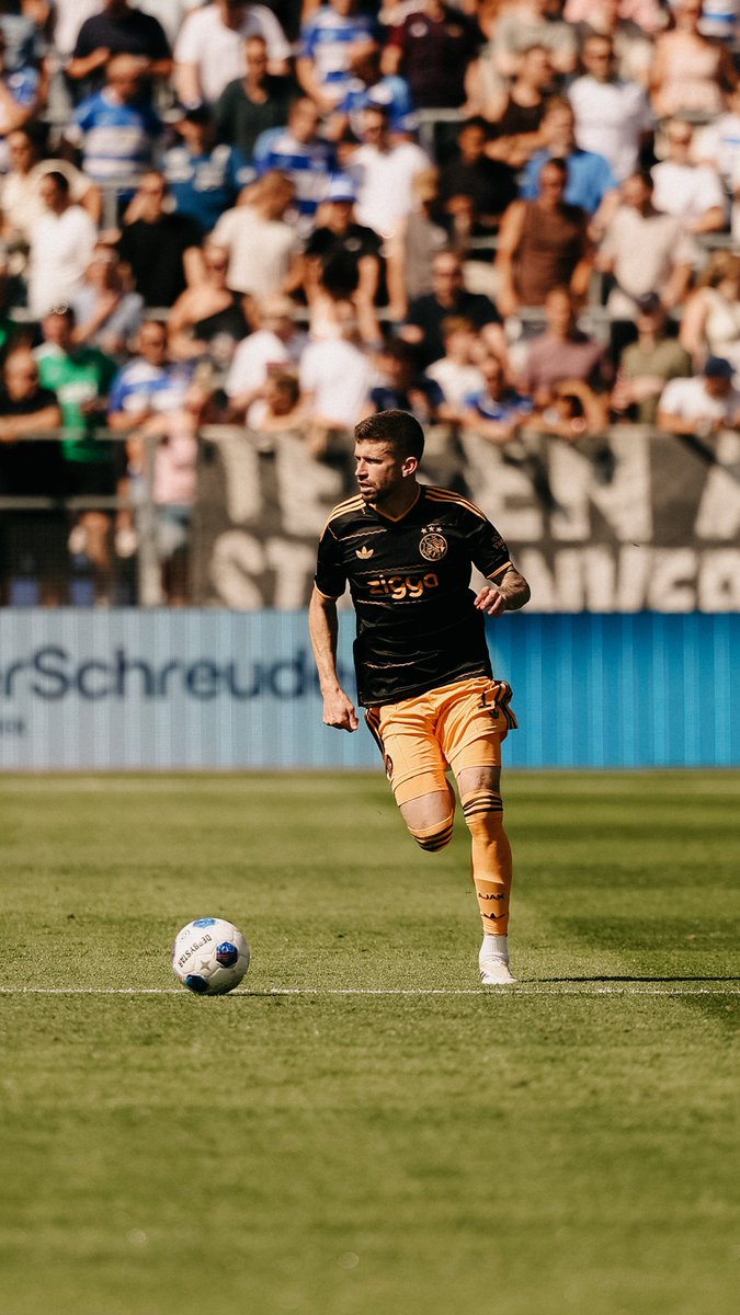 90 mins + clean sheet on his first start as Ajacied 🇧🇷