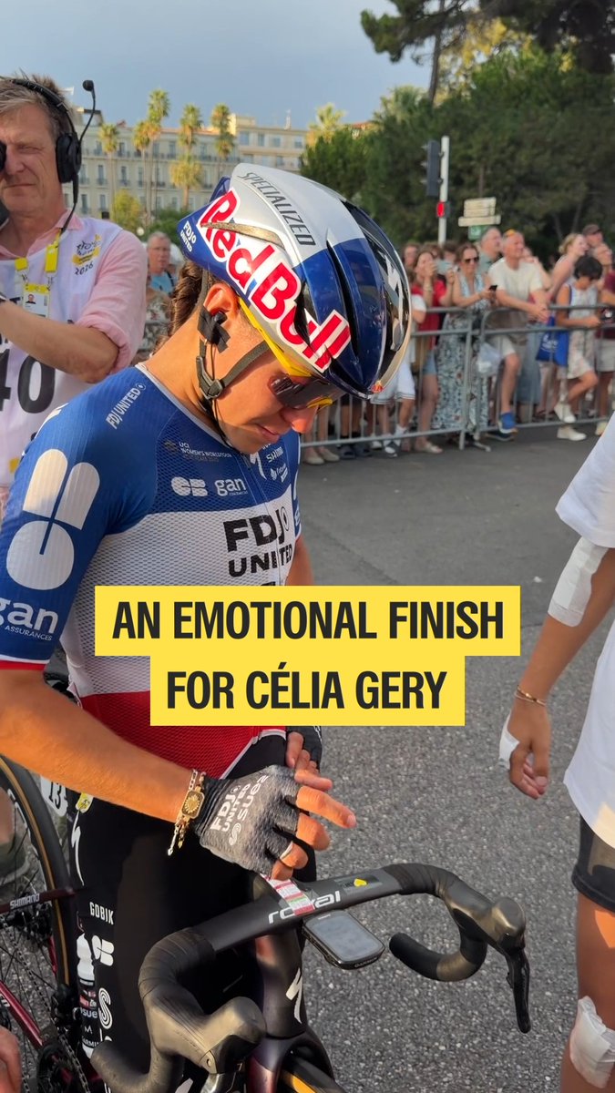 😮💨 Célia Géry 🇫🇷 qui termine le Tour de France Femmes 🇫🇷 en pleurs après avoir reçu des menaces de mort après l'incident avec Niewiadoma 🇵🇱... 💙🤍❤️ Merci pour ce Tour en bleu-blanc-rouge Célia, fuck les haineux