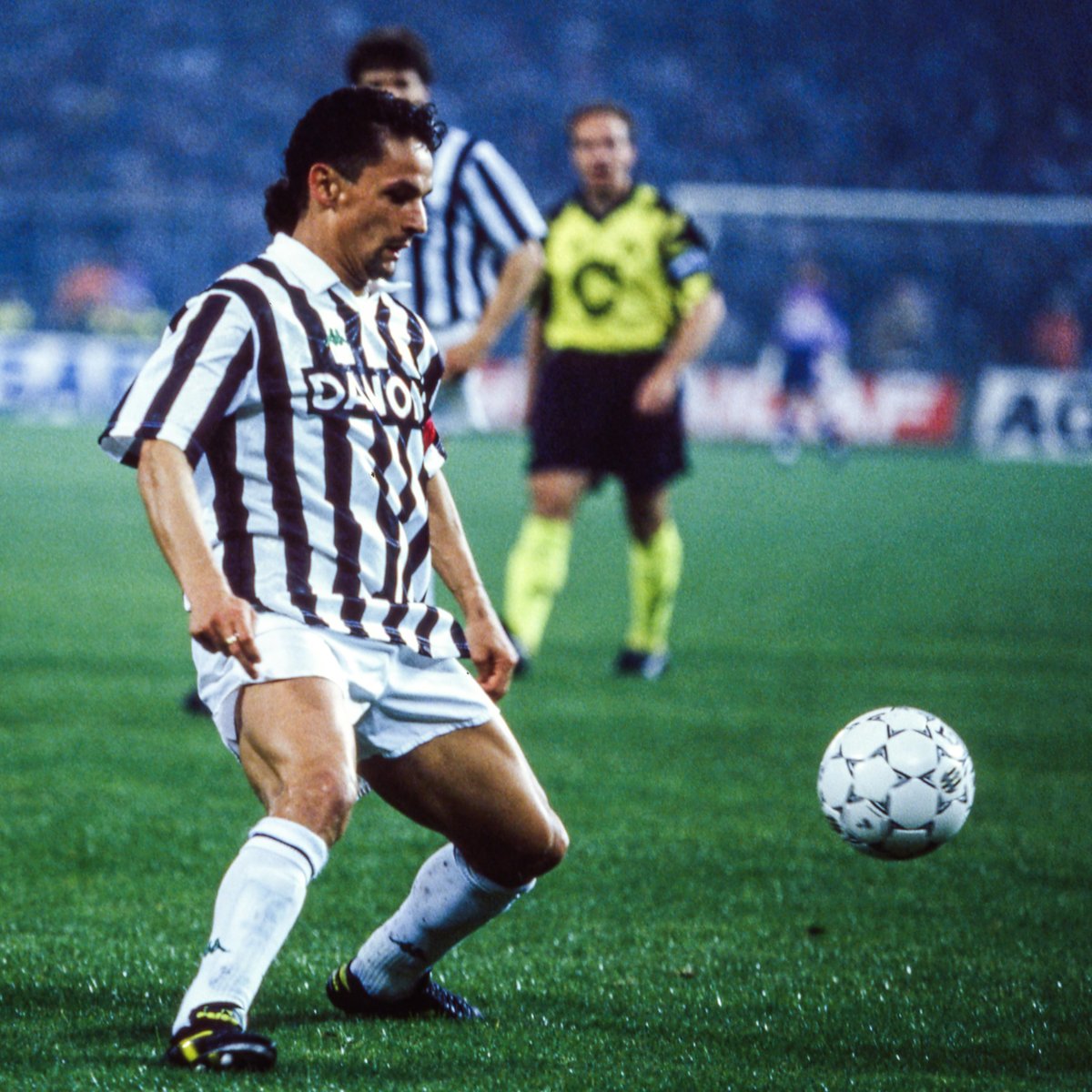Roberto Baggio was brilliant in both legs of 1993 UEFA Cup final!