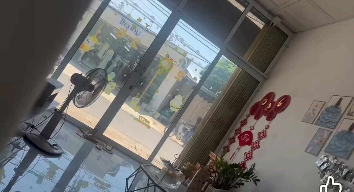 Cảnh báo các chị em ơi ❌❌❌ Thằng mloz bệnh hoạn này em tưởng nó trộm cắp gì ở xóm, thấy trời nắng chang chang nó dừng xe giữa đường, Mở điện thoại ra quay thì hốt thấy bà luôn 😩😩 Các chị em đi ra ngoài đường nhớ cần thận nhé ạ