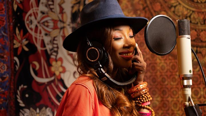 Class is officially in session. Grammy Award winner Brandy Norwood is bringing her voice to the theme song for A Different World. Premiering September 24 📚