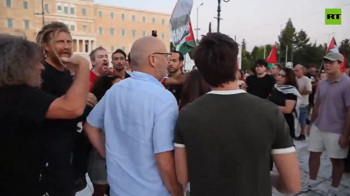 In Athens 🇬🇷, Jews can be seen passing by a Free Palestine group. They are shoved and verbally abused, trying to escape as items are thrown at them. This was during a nationwide "Day of Rage", the same tactic of emotional manipulation, giving a pass to these "activists" to abuse anyone they think is deserving. In other words: Jews.