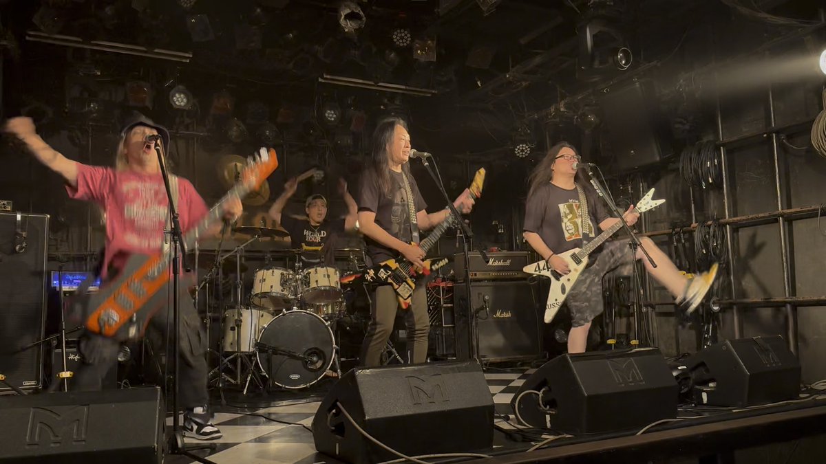 デビバトツアー in 渋谷サイクロン!! ご来場ありがとうございました〜! DEVILOOFとSEX MACHINEGUNSの2マンライブは皆様を悪魔的な世界へと誘えたのではないでしょうか!? ふはははー!楽しい悪魔たちだ( •̀∀•́ )b 誘ってくれてありがとうDEVILOOFのみんな!アンコールの悪魔的なみかんのうたも痺れたぜ(*•̀ㅂ•́)و✧ そして今日はお弁当がシンプルに美味しかったのだ!! グハハハ!