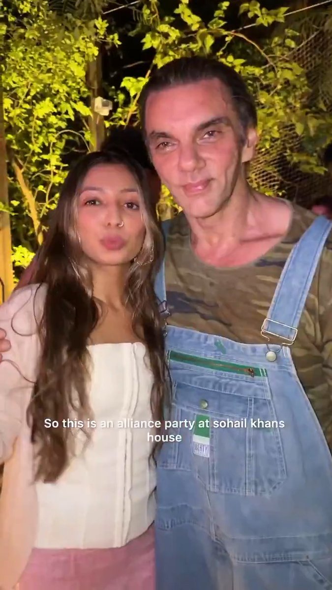 Recently, Sohail Khan hosted a success party for a reality show, and Salman Khan also joined These young and popular female influencers were also invited to the party This is how you build a network, by going to parties where you donโt belong