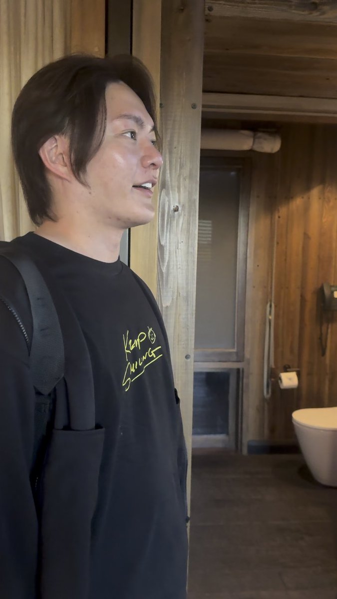 ホテルで部屋の説明を事細かくされるの 本当に苦手。 年間300泊くらいホテル泊まってたら 大体のことはわかるし 分からなかったら聞くし むしろ自分で探すのも楽しい。 何よりTime is MONEYだから 日本なら「説明大丈夫です!」 って言うんだけど アフリカのホテルマン 何回 「OK!EVERYTHING IS OK」 って言ってもずっと説明してくるwwww ちなみに俺は ファミレスで注文した後の メニューの復唱すら聞けない派 みんなホテルの部屋説明 最後まで聞く派? すぐ自由にしてほしい派?