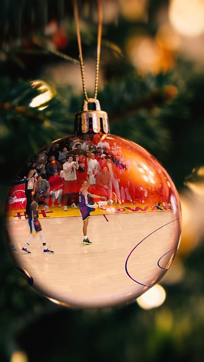 Another season, another round of holiday hoops 🎄