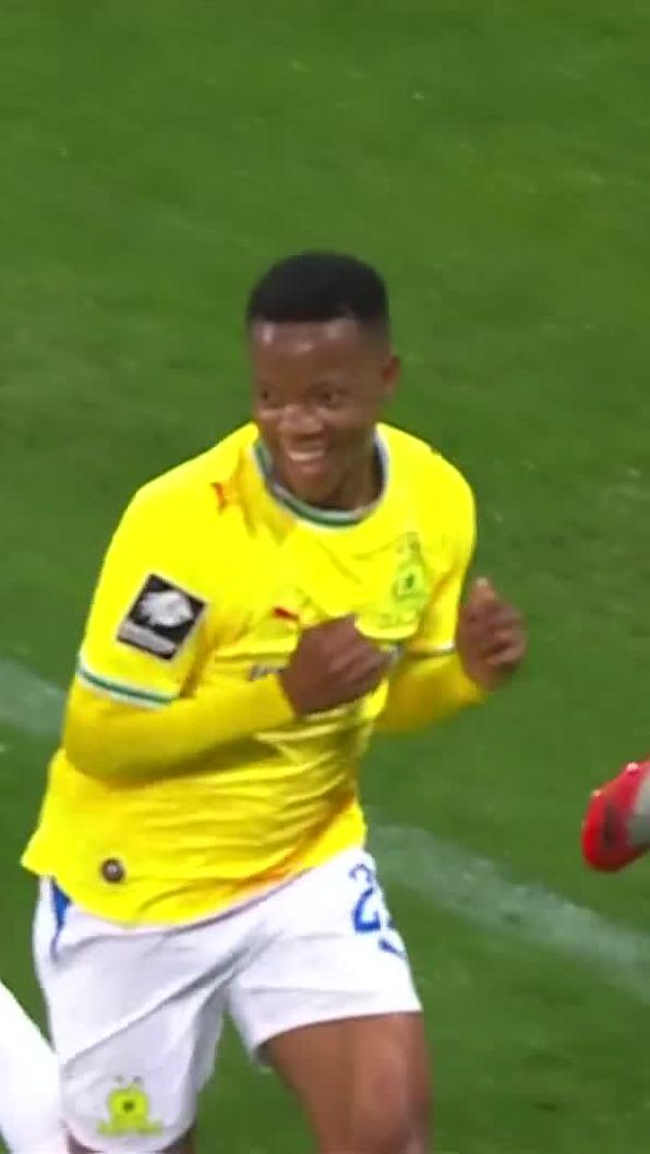 Sphelele Mkhulise snatches it for Sundowns at the death 🤩💥 Masandawana topple the Rockets in Mbombela 👏 #BetwayPrem | #SSDiski