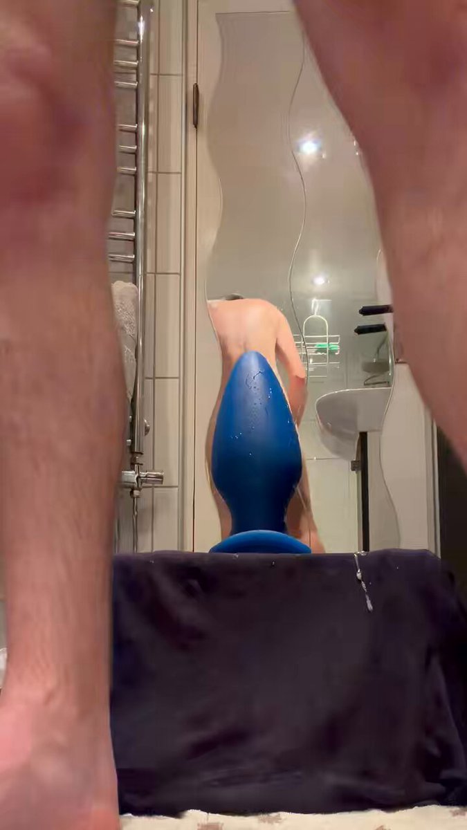 The Topped Toys Mare Maker 130 goes in so easily while still filling up the rectum 🤭 Think I should start doing walks with this plug in my hole 😈